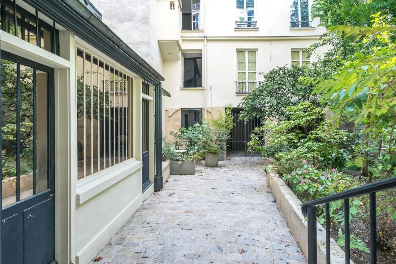 Happy - Bastille Garden Loft Daire *